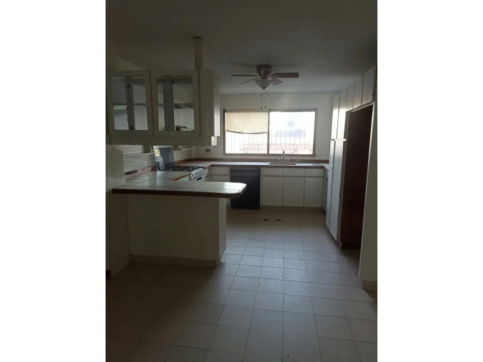 Se vende casa 400m2 Prados del Este 5633 - 7