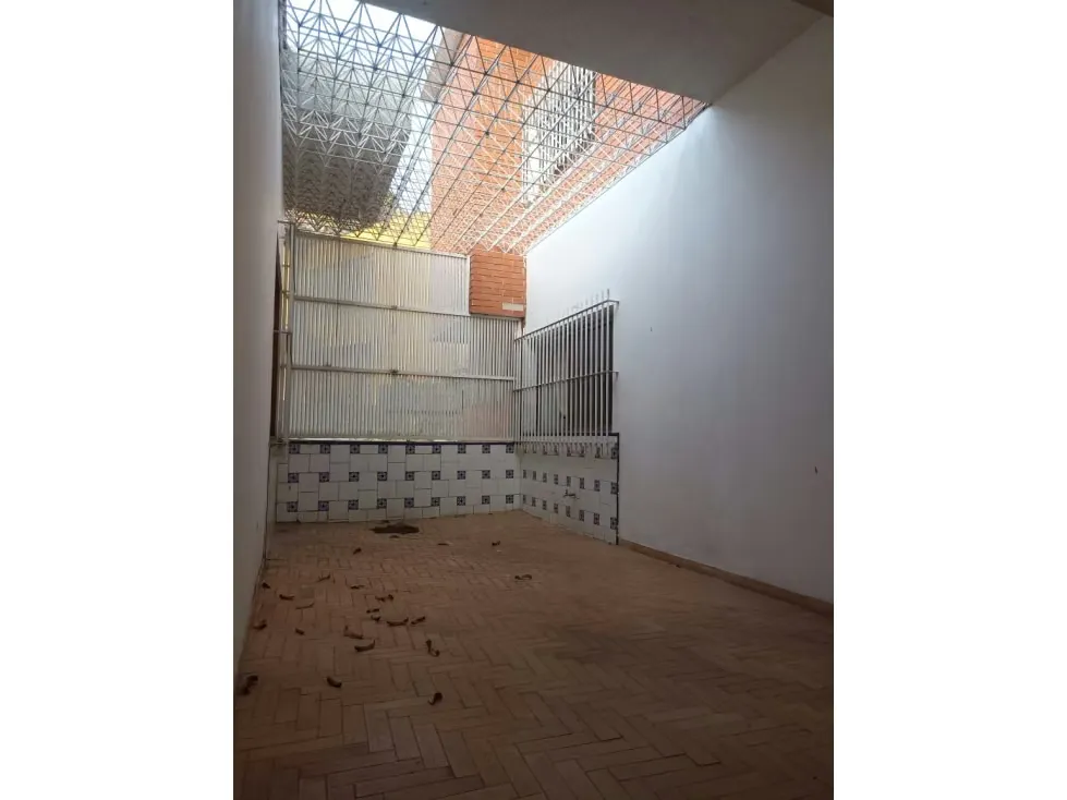 Se vende casa 400m2 Prados del Este 5633 - 9