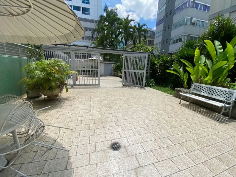 Se vende edificio 1650m2 Las Mercedes 8794 - 2
