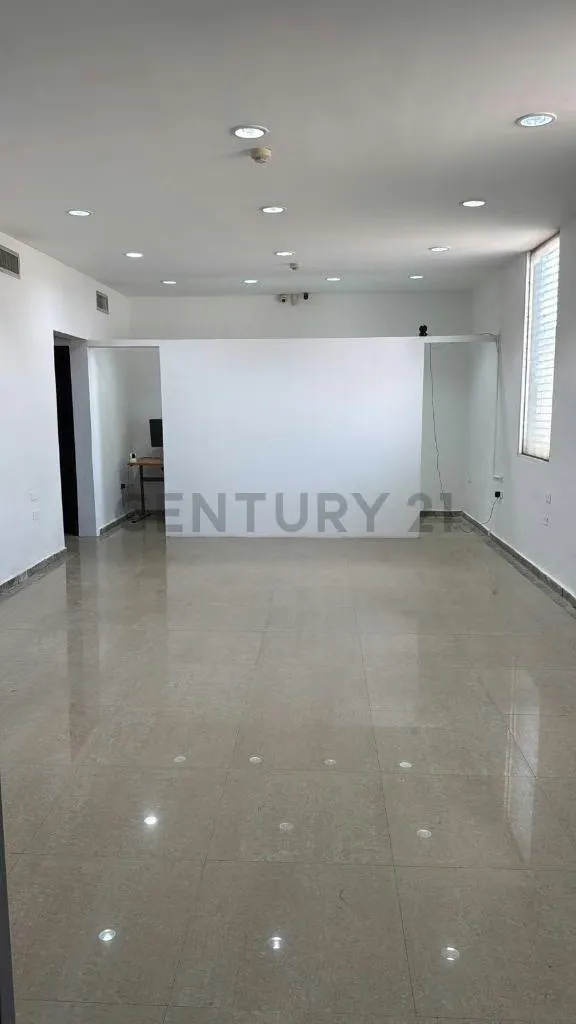 Oportunidad en alquiler Comercial - 6