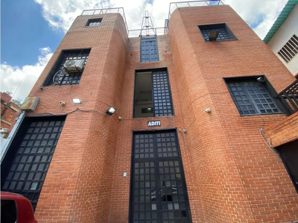 Piso Industrial duplex en alquiler Boleíta Sur de 440mts