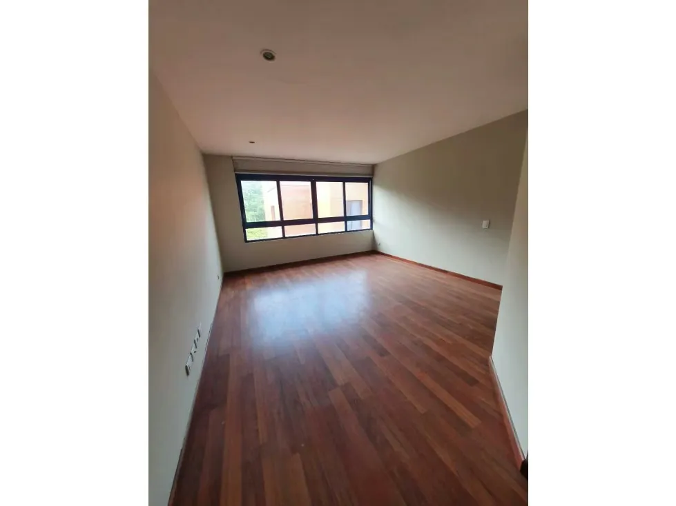 Alquilo apartamento 350m2 La Lagunita 0692 - 10