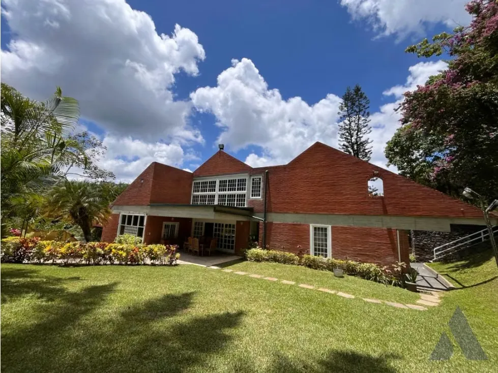 Se vende casa 813m2 La Lagunita 5508