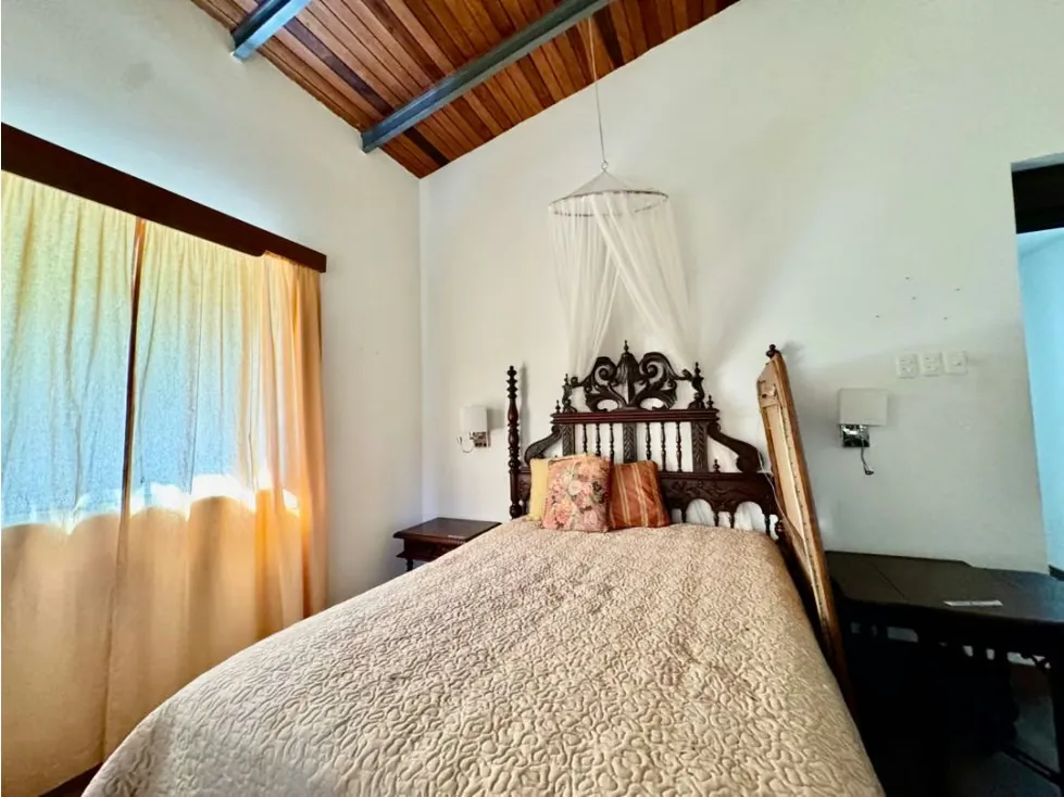 Se vende casa 650m2 4h+s+anexo/8p Cerro Verde - 24