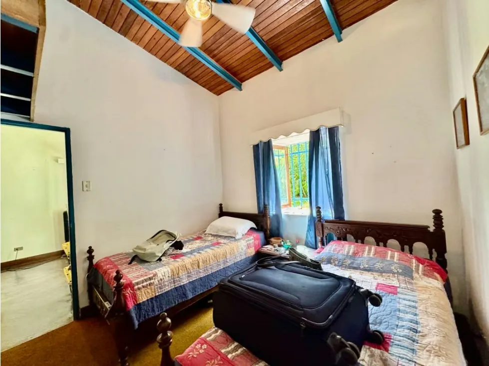 Se vende casa 650m2 4h+s+anexo/8p Cerro Verde - 26