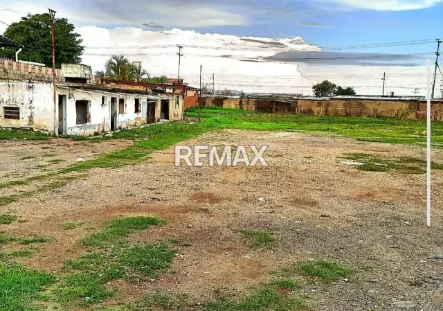 Venta de Terreno Av. Bolívar Los Guayos 5.634 Mts2 - 3