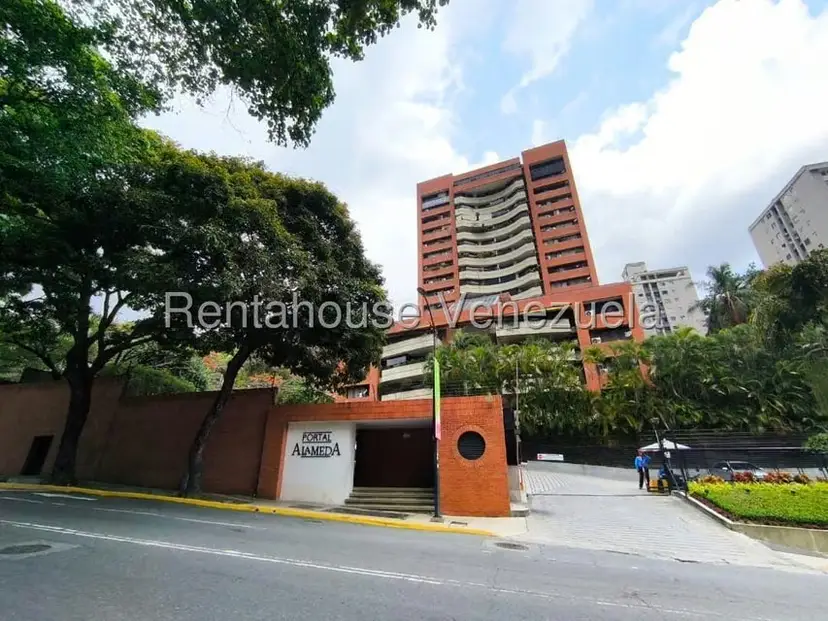 Apartamento (Duplex) en Alquiler en Santa Fe Norte, Distrito Metropolitano