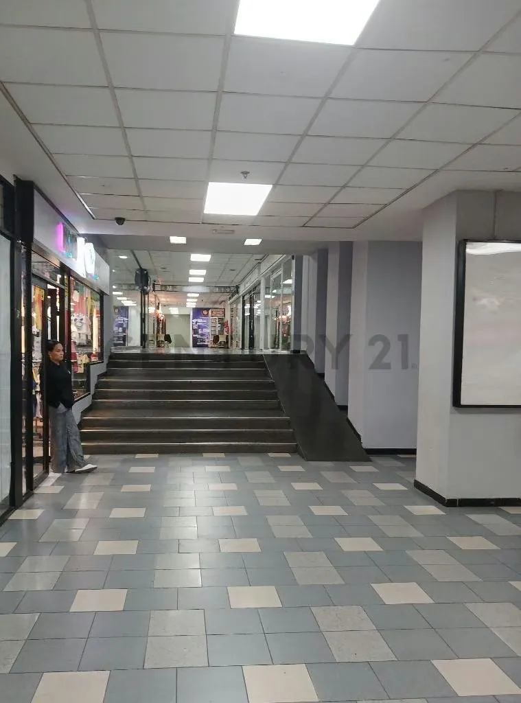 89 M2 en la mezzanina Metro Center Libertador, visibilidad acceso ! - 10