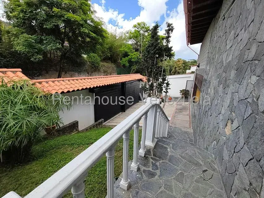 Casa (Multipes Niveles) en Venta en Prados del Este, Distrito Metropolitano - 2