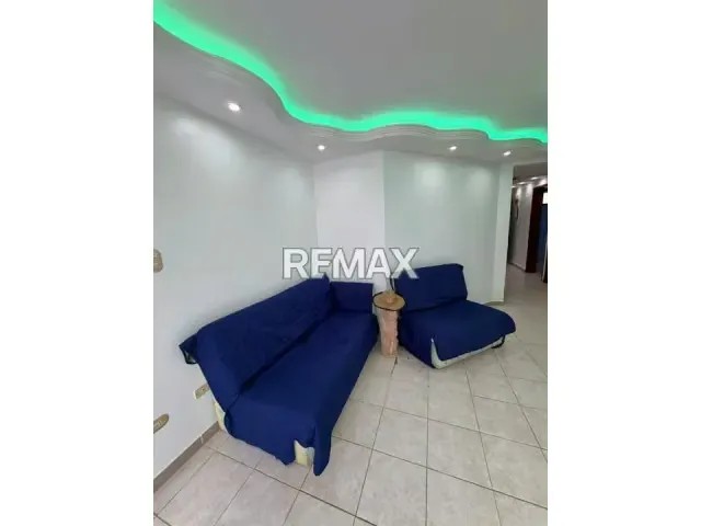 VENDE APARTAMENTO LISTO PARA DISFRUTAR, CON BALCÓN Y VISTA PARCIAL AL MAR, A POCOS METROS DEL HOTEL&CASINO BAYWATCH, PALMERA GARDEN, TUCACAS. - 2