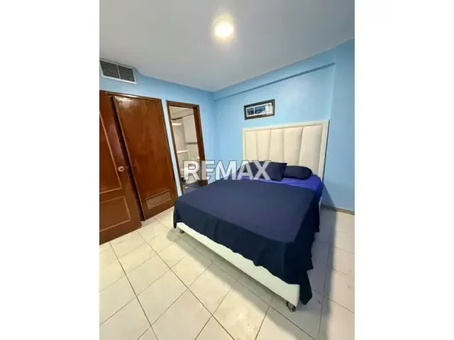 VENDE APARTAMENTO LISTO PARA DISFRUTAR, CON BALCÓN Y VISTA PARCIAL AL MAR, A POCOS METROS DEL HOTEL&CASINO BAYWATCH, PALMERA GARDEN, TUCACAS. - 3