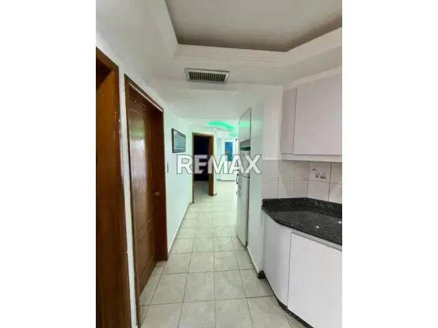 VENDE APARTAMENTO LISTO PARA DISFRUTAR, CON BALCÓN Y VISTA PARCIAL AL MAR, A POCOS METROS DEL HOTEL&CASINO BAYWATCH, PALMERA GARDEN, TUCACAS. - 5