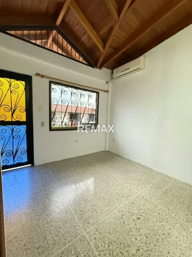 Casa de dos niveles en alquiler ubicada en: Conjunto Residencial Villa San Cristóbal La concordia. - 5