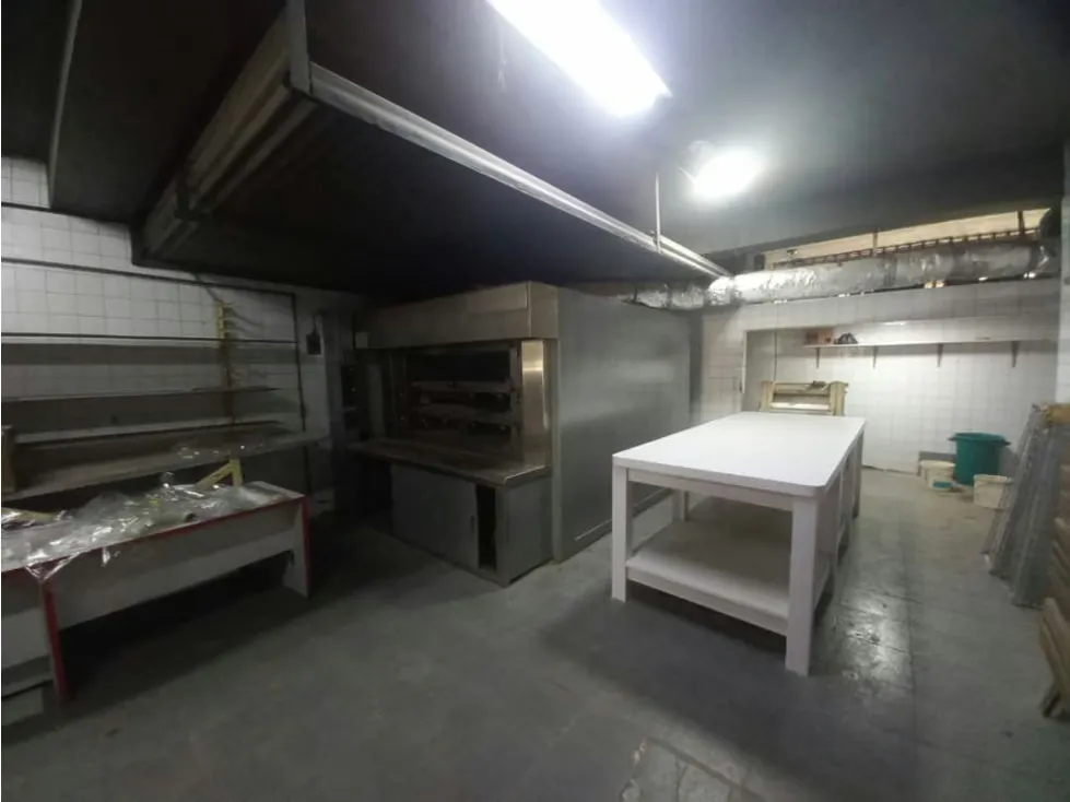 Vendo local comercial 200m2 La Urbina 8168 - 15