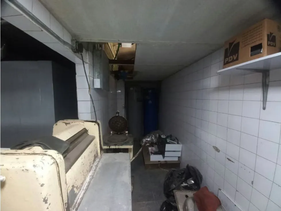 Vendo local comercial 200m2 La Urbina 8168 - 18