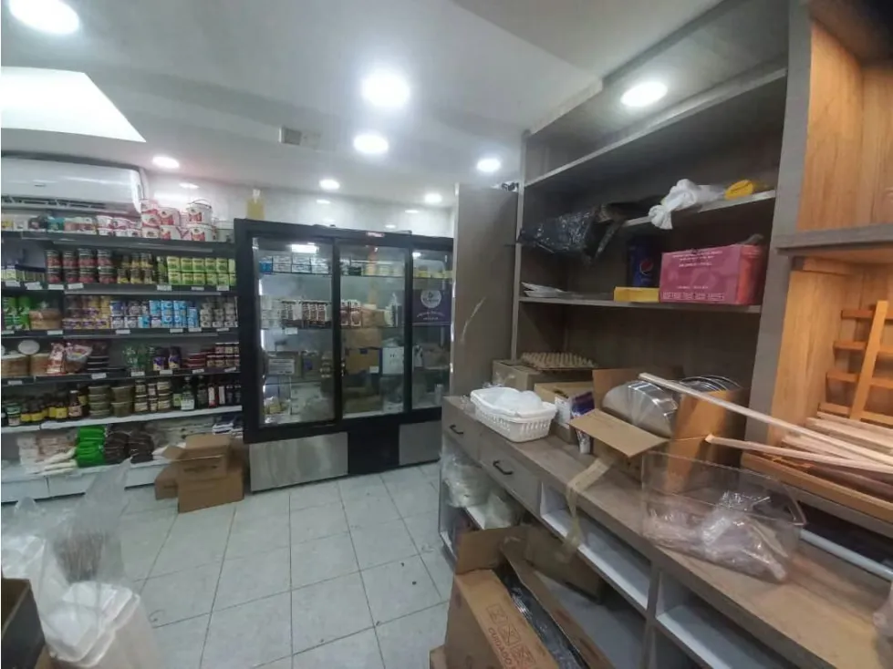 Vendo local comercial 200m2 La Urbina 8168 - 24