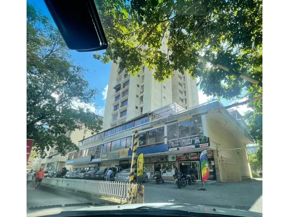 Vendo local comercial 200m2 La Urbina 8168 - 25