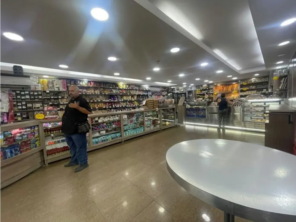 Vendo local comercial 200m2 La Urbina 8168 - 27