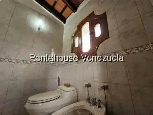 Casa (Multipes Niveles) en Venta en Cumbres de Curumo, Distrito Metropolitano - 102