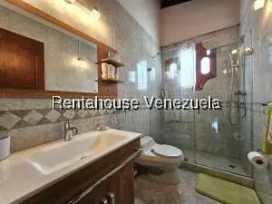 Casa (Multipes Niveles) en Venta en Cumbres de Curumo, Distrito Metropolitano - 105