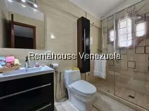 Casa (Multipes Niveles) en Venta en Cumbres de Curumo, Distrito Metropolitano - 106