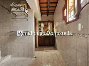 Casa (Multipes Niveles) en Venta en Cumbres de Curumo, Distrito Metropolitano - 107