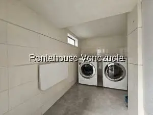 Casa (Multipes Niveles) en Venta en Cumbres de Curumo, Distrito Metropolitano - 50