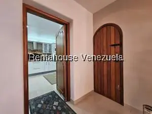 Casa (Multipes Niveles) en Venta en Cumbres de Curumo, Distrito Metropolitano - 53