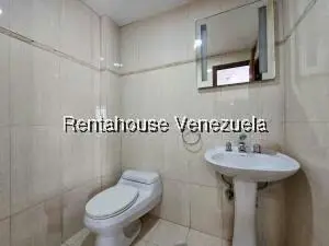 Casa (Multipes Niveles) en Venta en Cumbres de Curumo, Distrito Metropolitano - 57