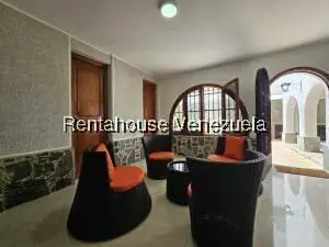 Casa (Multipes Niveles) en Venta en Cumbres de Curumo, Distrito Metropolitano - 61