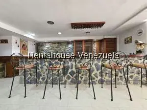 Casa (Multipes Niveles) en Venta en Cumbres de Curumo, Distrito Metropolitano - 65