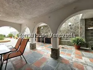 Casa (Multipes Niveles) en Venta en Cumbres de Curumo, Distrito Metropolitano - 88
