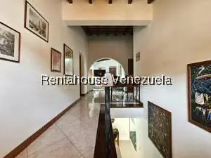 Casa (Multipes Niveles) en Venta en Cumbres de Curumo, Distrito Metropolitano - 93