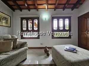 Casa (Multipes Niveles) en Venta en Cumbres de Curumo, Distrito Metropolitano - 95