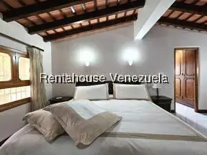 Casa (Multipes Niveles) en Venta en Cumbres de Curumo, Distrito Metropolitano - 99