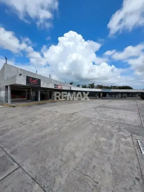 LOCAL EN VENTA C.C PASEO PARAPARAL LOS GUAYOS