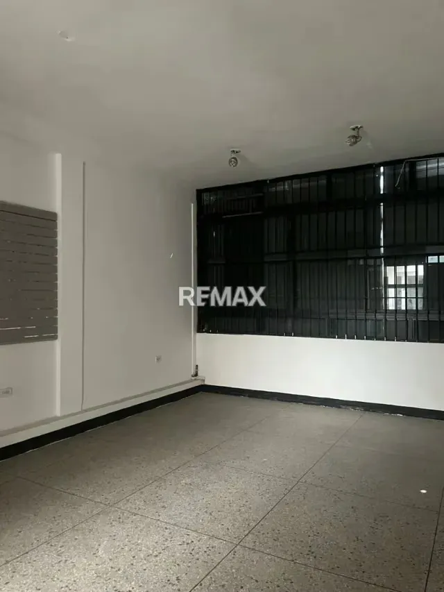 Local Comercial N° 18 en Alquiler Avenida Andres Bello entre Carreras 21 y 22 Zona Centro-Barquisimeto - 2