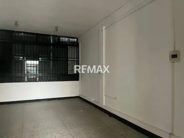 Local Comercial N° 18 en Alquiler Avenida Andres Bello entre Carreras 21 y 22 Zona Centro-Barquisimeto - 4