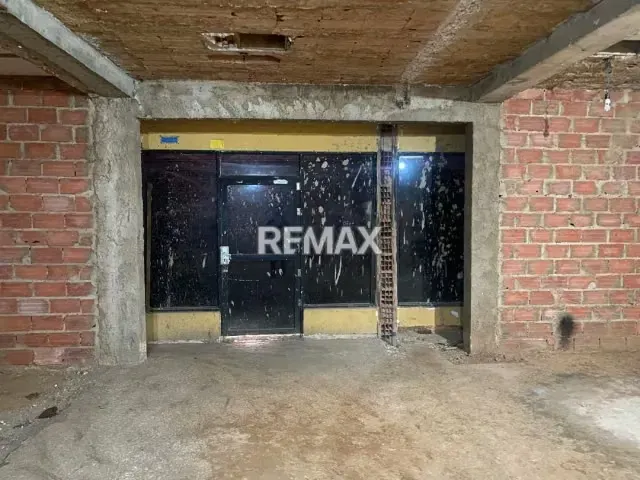 LOCAL EN VENTA EN ZONA NORTE Av. Principal La Trinidad - 11