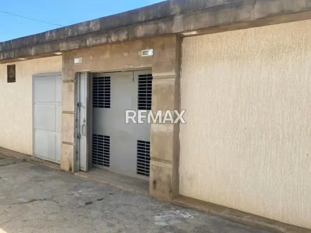 LOCAL EN VENTA EN ZONA NORTE Av. Principal La Trinidad - 3