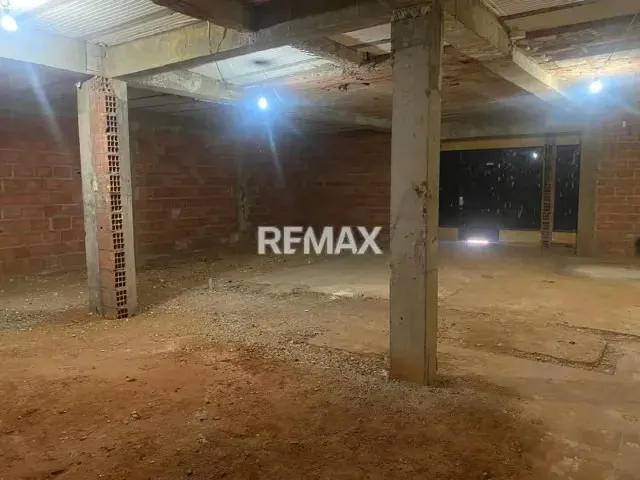 LOCAL EN VENTA EN ZONA NORTE Av. Principal La Trinidad - 8