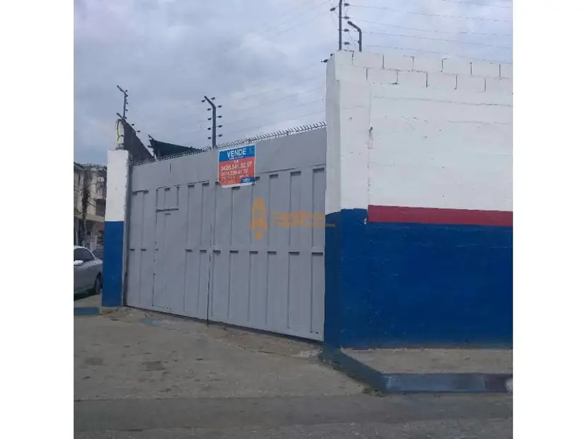 En venta local comercial taller de mecánica en general y repuestos
