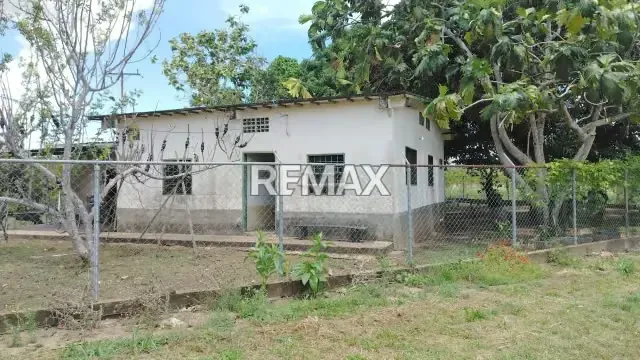 EN VENTA FINCA EN CARRETERA NACIONAL MATURÍN-CARIPE