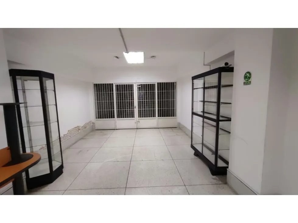 Local Comercial en venta a 50mts de Av. Fuerzas Armadas - 3