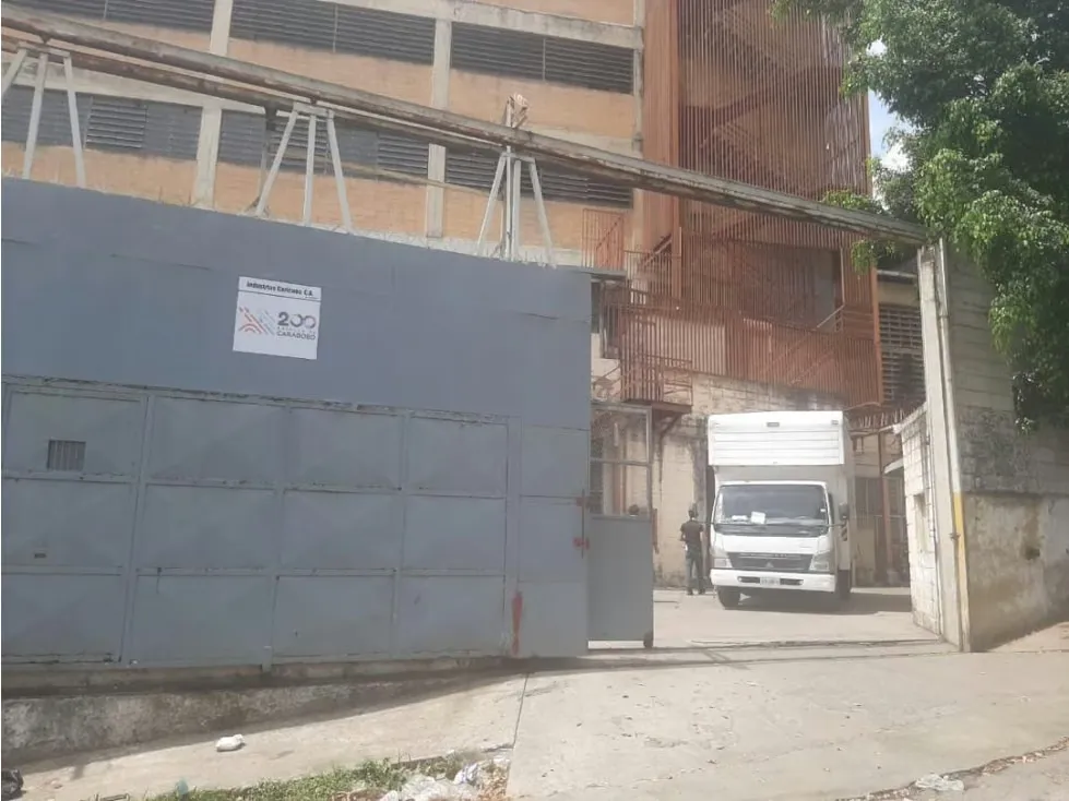 Vendo/alquilo galpón 1537mts2 Caricuao 8500