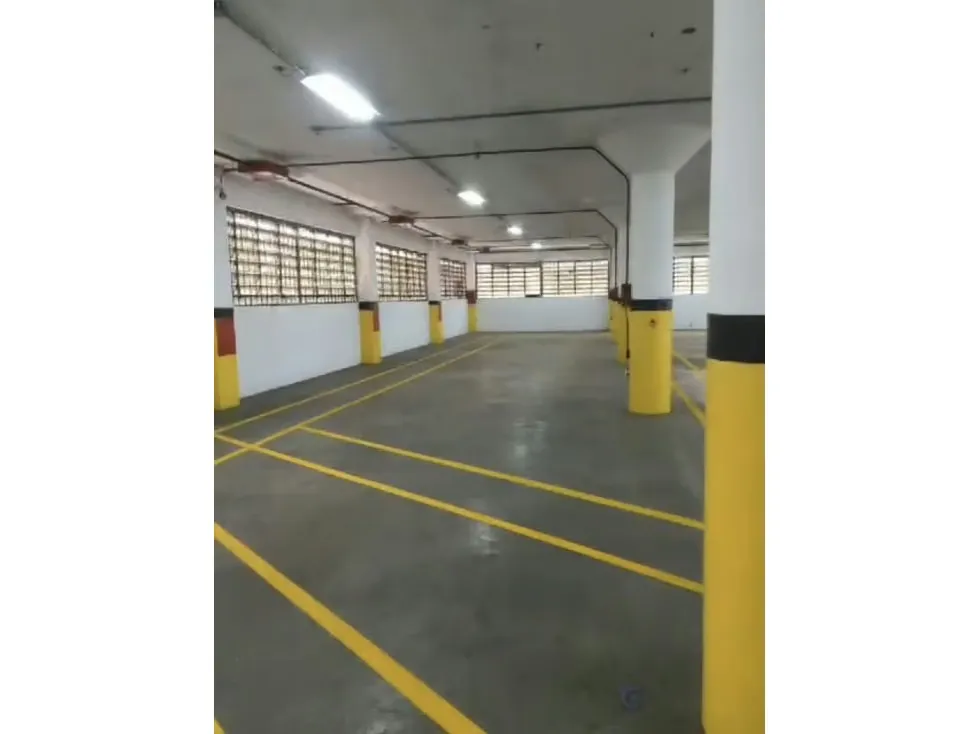Vendo/alquilo galpón 1537mts2 Caricuao 8500 - 7