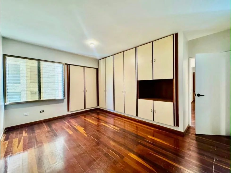 Se vende apto 200m2 3h+s/4b/3p Campo Alegre - 8