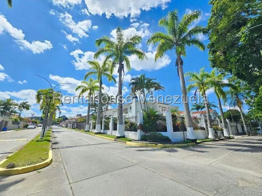 Casa (Duplex) en Venta en Lomas de La Lagunita, Distrito Metropolitano