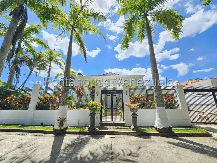 Casa (Duplex) en Venta en Lomas de La Lagunita, Distrito Metropolitano - 2