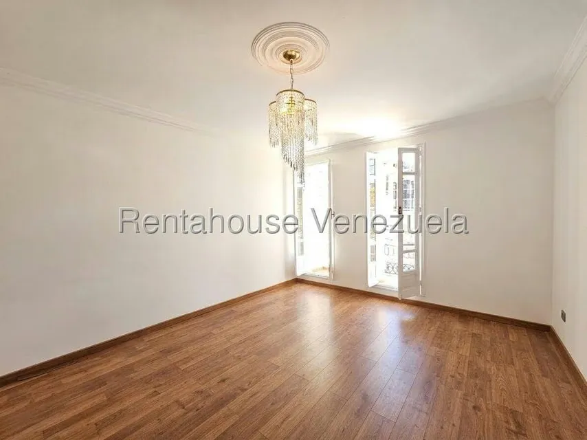 Casa (Duplex) en Venta en Lomas de La Lagunita, Distrito Metropolitano - 40
